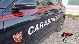 Dà in escandescenze in pubblico e aggredisce i carabinieri, arrestata