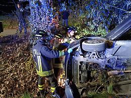Fuori strada, in ospedale un 77enne