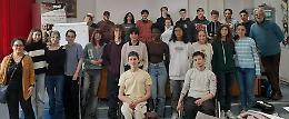 Scuola: teatro e murale, i giovani allo specchio