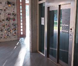 Ascensore ko al cimitero, pronto il 10 aprile