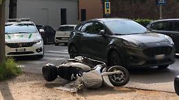 Scontro tra un'auto e uno scooter in via Ghinaglia, due coinvolti