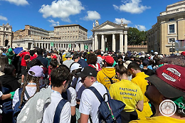 Il saluto degli adolescenti cremonesi al Papa: emozione e speranza nella Città eterna