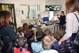 Incontro educativo tra bambini e Polizia di Stato