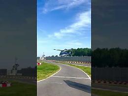 Superbike, l’elicottero della polizia atterra al Cremona Circuit