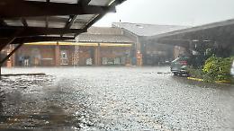 Violenta bomba d’acqua: allagato il parcheggio del CremonaDue