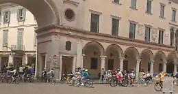 Quattro chilometri in bici per non perdere lo spettacolo del FATF