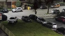 Coltello puntato e botte, rapina in via D’Andrea