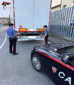  Trovato con un rimorchio rubato: 34enne denunciato per ricettazione
