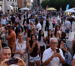 Giovedì d’estate: la forza dei saldi  accende la serata