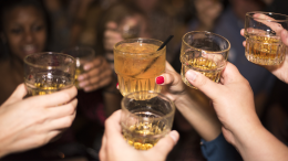 Cresce  l’abuso di sostanze legali:  ‘binge drinking’ a dismisura 