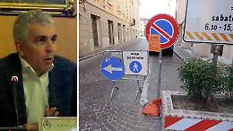 Toscani: «Troppi cartelli stradali inutili»