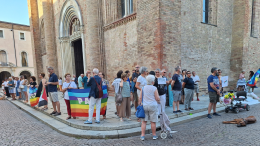 In piazza Duomo la poesia per far tacere le armi