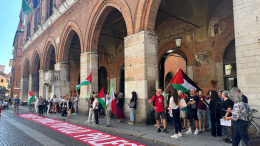 Voci in piazza per la Palestina: il presidio sale in Consiglio