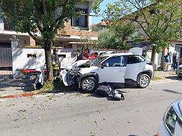 Malore alla guida, auto finisce contro albero: ferite madre e figlia