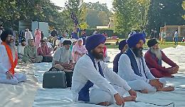 Colori, musica e spiritualità: il primo raduno sikh anima il parco Bonaldi