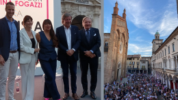 Pienone per lo show dell’Estetista cinica: la star della cosmetica conquista il pubblico