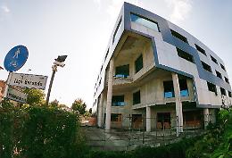 L'ecomostro di via Indipendenza va all'asta