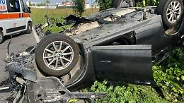 Si ribalta con l'auto sulla statale 10, 24enne in ospedale