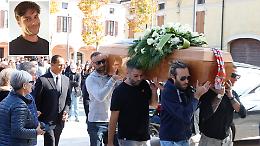 L'addio a Elis: l'ultimo saluto tra ricordi e lacrime