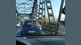 Schianto sul ponte sul Po: quattro feriti e traffico in tilt