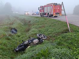 Scontro tra auto e moto: centauro in codice rosso trasportato a Brescia