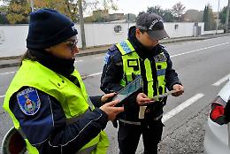 Furto sventato al supermercato, nei guai anche il ladro velocista