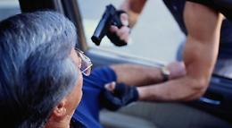 Pistola puntata alla gola del vicino 