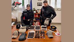 Blitz dei carabinieri nel market: giovane denunciato e merce sequestrata