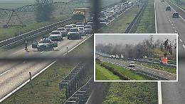 Furgone si ribalta sulla A21, due persone soccorse in codice giallo