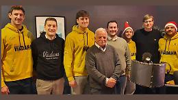 Sindaci e rugbisti uniti in studio per la canzone di Natale