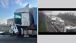 Tamponamento tra mezzi pesanti sulla A21: una vittima