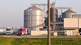 Travolto dal mais: morto camionista