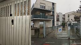 Colpo notturno nei garage: due incappucciati ripresi dalle telecamere