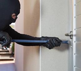 Raid mentre la famiglia cena