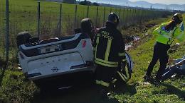 Ottantenne perde il controllo dell'auto sull&rsquo;A21