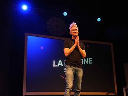 Schettini diverte e insegna