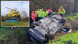 Esce di strada e si ribalta in un fosso, 30enne gravemente ferita 