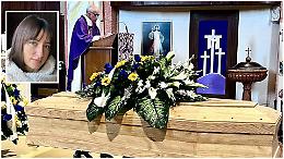 L&rsquo;ultimo saluto a Klizia: centinaia di persone alla chiesa di Cavatigozzi