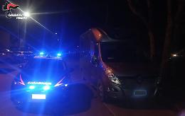 Colpo notturno in un maneggio: recuperati i due furgoni