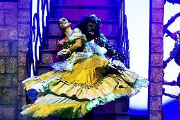 Magia e applausi: incanta il musical  'La Bella e la Bestia'