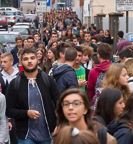 Primarie e medie in calo, ma le superiori tengono