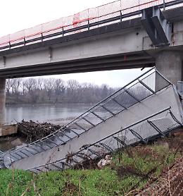 Passerella: pronto il piano per la rimozione