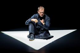 Quando il potere seduce: Massini tra Mein Kampf, Donald e Putin