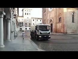 VIDEO Coronavirus, la disinfezione della strade a Crema