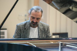 Stefano Bollani, il concerto al Ponchielli su Rai5