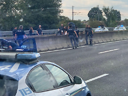Lancio sassi sulla A1, l'arrestato: «Volevo qualcuno con cui parlare»