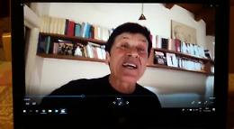 VIDEO Gli auguri di Gianni Morandi a Maria, ospite della casa di riposo di Robecco