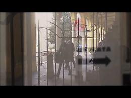 VIDEO L'ingresso in tribunale di Roberto Formigoni