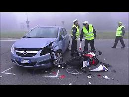 VIDEO  Le riprese dopo lo scontro auto-moto in via Eridano