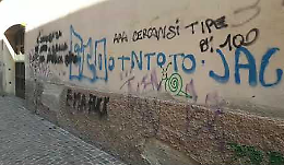 VIDEO Via Benvenuti, la «lavagna» cittadina